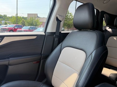 Used 2022 Ford Escape Titanium image 25