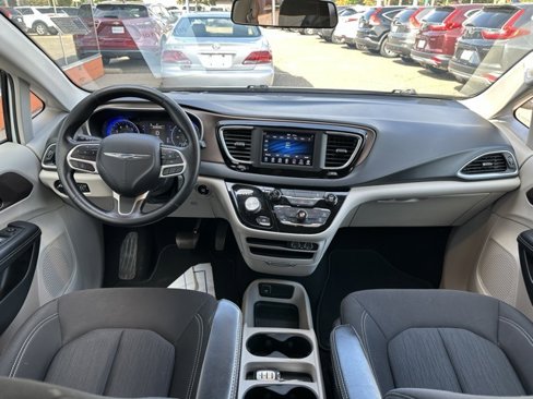 Used 2021 Chrysler Voyager LX image 14