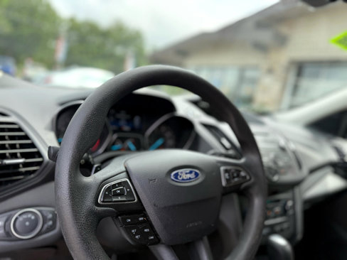 Used 2017 Ford Escape SE image 16
