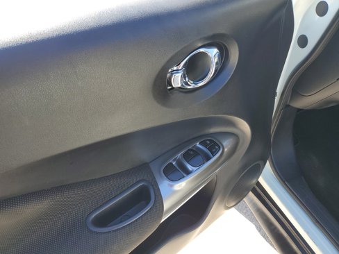 Used 2012 Nissan Juke S image 17