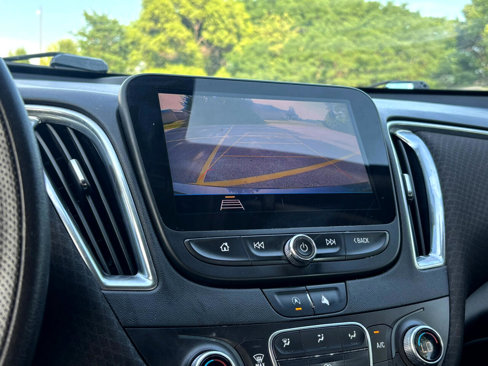 Used 2020 Chevrolet Malibu LT image 28
