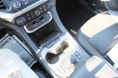 Used 2023 GMC Acadia SLT image 23