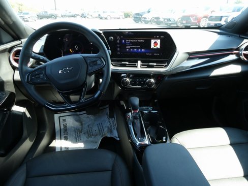 Certified 2025 Chevrolet Trax RS image 17