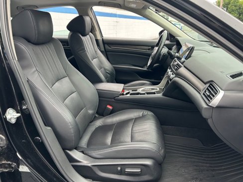 Used 2018 Honda Accord Touring image 25