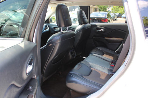 Used 2016 Jeep Cherokee Limited image 25