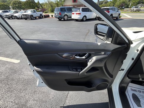 Used 2018 Nissan Rogue SV image 7