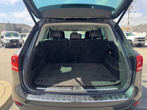 Used 2014 Volkswagen Touareg Sport image 28