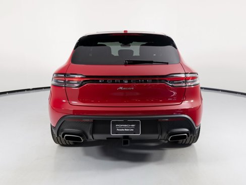 Certified 2025 Porsche Macan image 11
