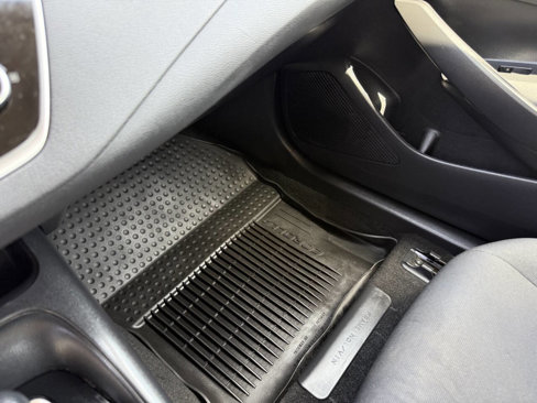 Used 2022 Toyota Corolla LE image 15