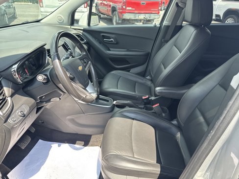 Used 2022 Chevrolet Trax LT w/ Premium Seat Package image 12