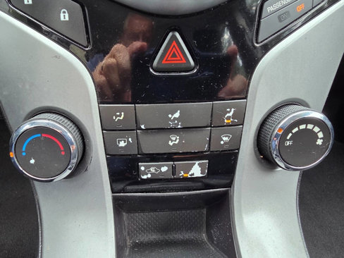 Used 2014 Chevrolet Cruze LT image 14