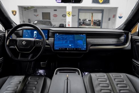 Used 2023 Rivian R1S Adventure image 21