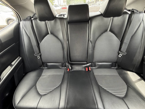 Used 2024 Toyota Camry SE image 32