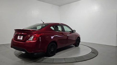 Used 2017 Nissan Versa SV image 5