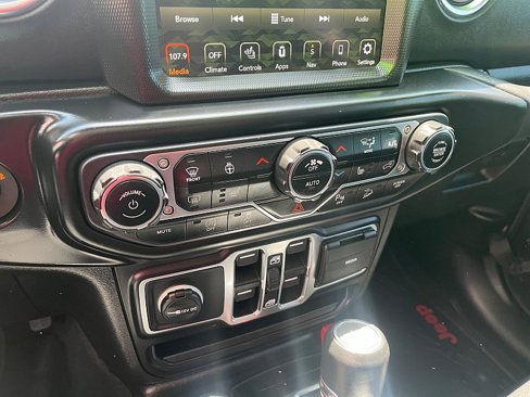 Used 2021 Jeep Wrangler Unlimited Sahara w/ Uconnect 4C Nav & Sound Group image 28