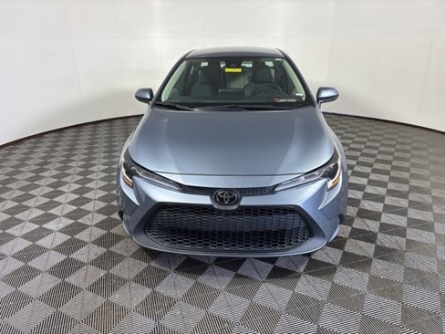 Used 2021 Toyota Corolla LE image 2