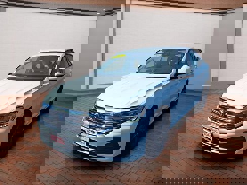 Used 2024 Volkswagen Jetta SE image 4