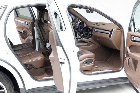 Used 2022 Porsche Cayenne Platinum Edition image 36