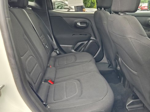 Used 2020 Jeep Renegade Latitude w/ Cold Weather Group image 9