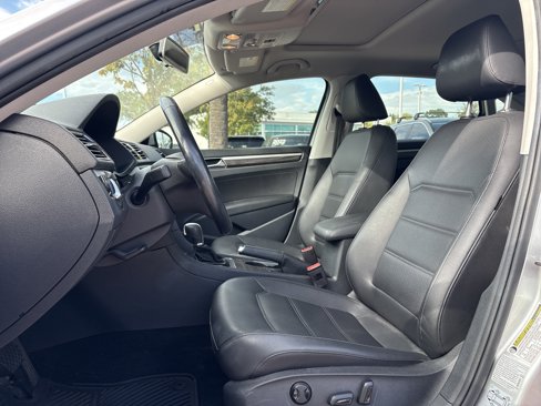 Used 2018 Volkswagen Passat 2.0T SE image 16