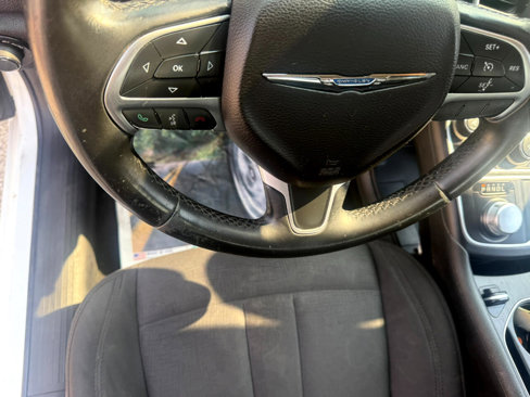 Used 2015 Chrysler 200 Limited w/ Convenience Group image 11