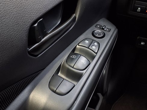 New 2025 Nissan Kicks Play S image 8