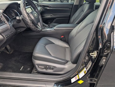 Used 2018 Toyota Camry L image 9
