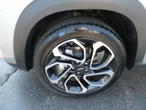 Certified 2025 Chevrolet Trax RS image 9
