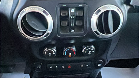 Used 2017 Jeep Wrangler Unlimited Rubicon w/ Cold Weather Group image 26