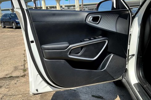 Certified 2023 Kia Soul LX w/ Option Group 015 image 18