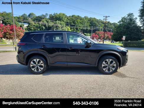 Used 2023 Nissan Rogue SV image 3