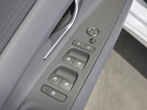 New 2025 Hyundai Elantra SE image 25