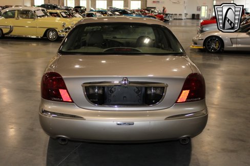 Used 1999 Lincoln Continental image 4