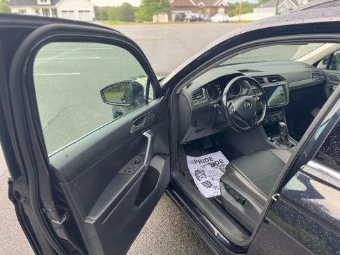 Used 2018 Volkswagen Tiguan SE w/ 3rd Row Seat Package image 11