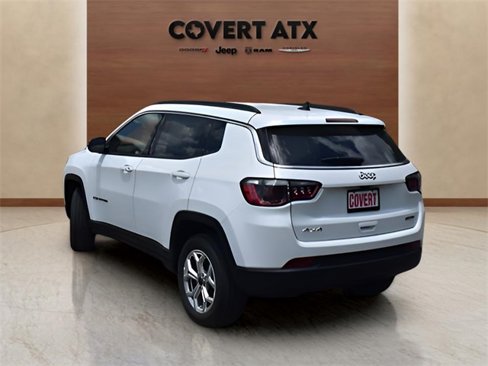 New 2025 Jeep Compass Latitude image 3