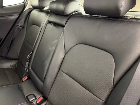 Used 2018 Kia Stinger Premium image 29