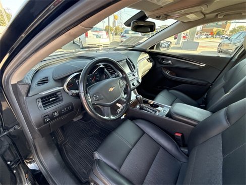Used 2015 Chevrolet Impala LT w/ Convenience Package image 10