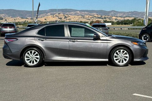 Used 2020 Toyota Camry LE image 3