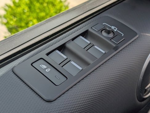 Certified 2024 Land Rover Discovery Dynamic SE image 29