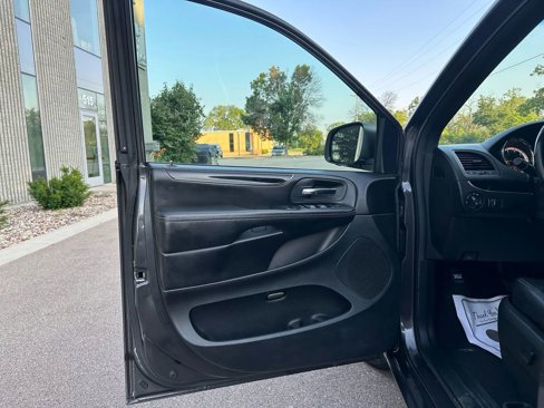 Used 2016 Dodge Grand Caravan SXT image 10