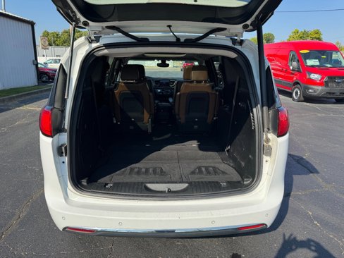 Used 2017 Chrysler Pacifica Limited image 6