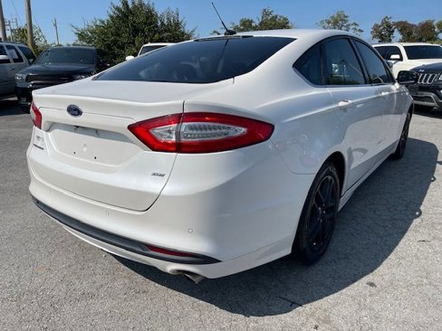 Used 2014 Ford Fusion SE image 5