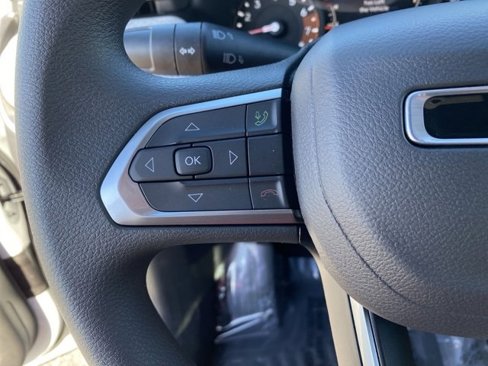 Used 2025 Jeep Compass Sport image 25