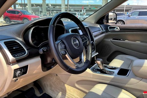 Used 2017 Jeep Grand Cherokee Overland image 16