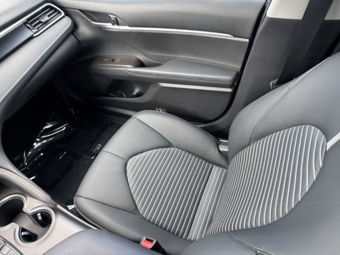 Used 2022 Toyota Camry SE image 16