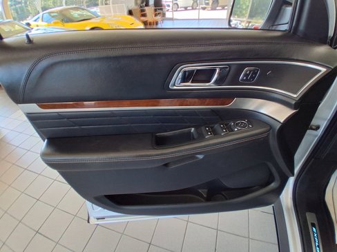 Used 2016 Ford Explorer Platinum image 14
