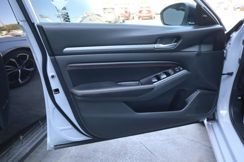 Used 2023 Nissan Altima 2.5 SR image 13