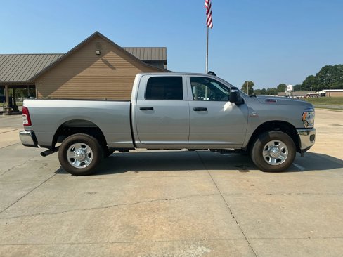 Used 2024 RAM 2500 Tradesman w/ Chrome Appearance Group image 6