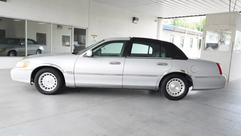 Used 1998 Lincoln Town Car Executive image 5
