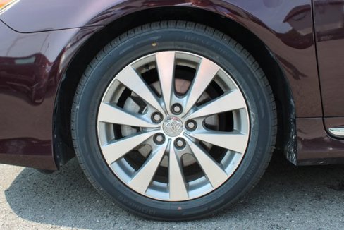 Used 2012 Toyota Avalon Limited image 41